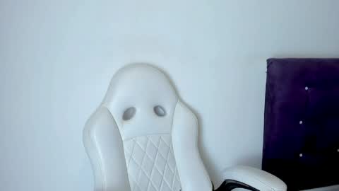 veronicaa_squirt online show from April 5, 3:47 am