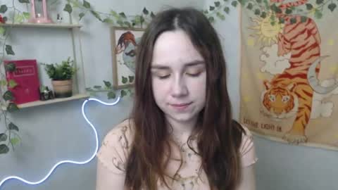 veryveryvery_shy online show from April 18, 5:53 am