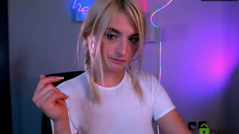 vicky_kim online show from August 9, 3:23 am