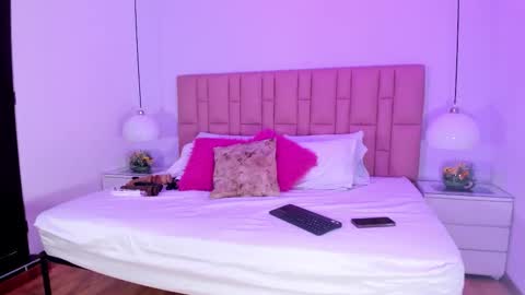 valentina online show from January 7, 12:10 pm