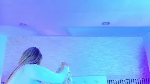 Im Victoria Divine online show from June 18, 7:08 pm