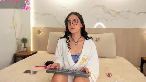  Victoria H  online show from June 12, 11:42 am