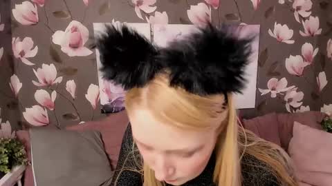 Victoria online show from December 18, 3:29 pm