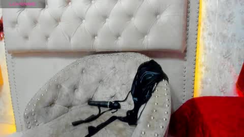 Snapshot of victoriaarousse25 chatting on March 12, 5:24 am victoriaarousse online show from March 12, 5:24 am