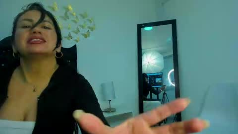 victoriacg online show from May 9, 2:23 pm