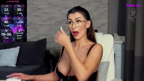 Victoria online show from November 8, 1:19 am