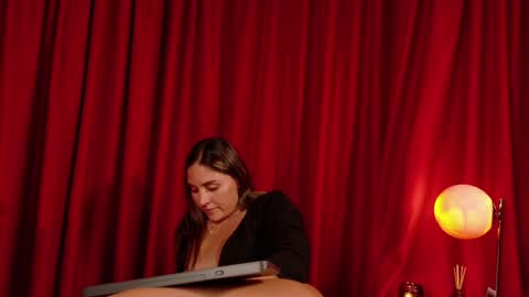VictoriaNova online show from May 7, 10:38 pm
