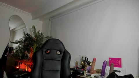 victoriapaker online show from January 18, 12:14 pm