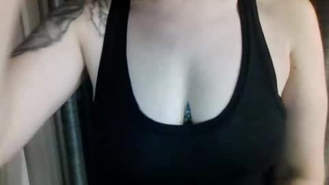 victoriaskyee online show from April 22, 3:13 am