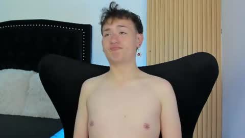 victoriastrom  online show from August 5, 7:00 pm