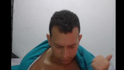 victormanuelq_1 online show from August 6, 7:01 pm