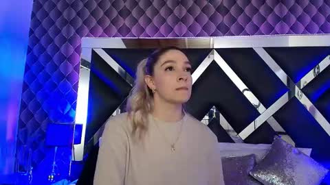 victtoria lee online show from November 18, 7:17 pm