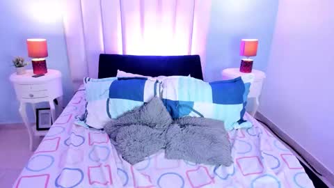 Violet online show from February 7, 1:47 pm