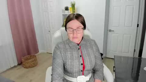 Ukrainian-woman online show from February 18, 12:06 pm