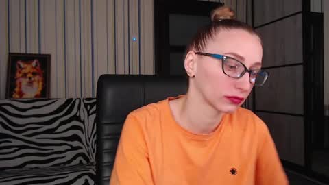 Snapshot of vikaericka chatting on February 22, 6:19 pm Vika online show from February 22, 6:19 pm