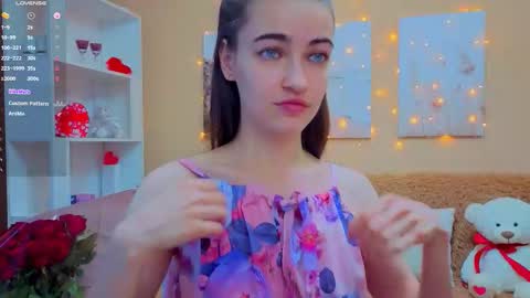 vikiberry online show from February 12, 8:51 am