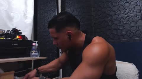 Snapshot of viktorherrera chatting on September 30, 2:11 am Viktor Herrera online show from September 30, 2:11 am