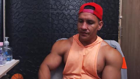 Snapshot of viktorherrera chatting on October 18, 6:23 pm Viktor Herrera online show from October 18, 6:23 pm
