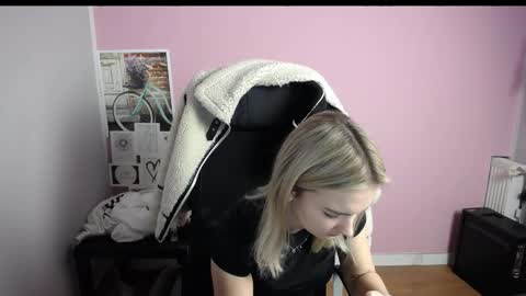 viktoria_lovely online show from December 15, 8:43 am