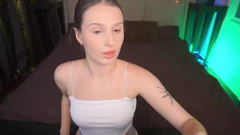 VikVikLove online show from June 16, 7:40 pm