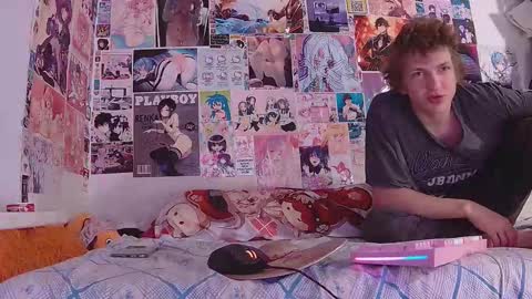 Snapshot of vince__dice chatting on October 12, 3:32 am Dimoooooon online show from October 12, 3:32 am