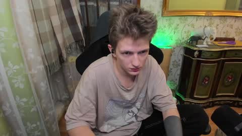 Snapshot of vince__dice chatting on January 30, 4:13 pm Dimoooooon online show from January 30, 4:13 pm
