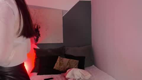 Mia and Vincent online show from October 31, 11:05 pm