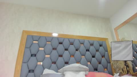 violeet_gray online show from February 24, 3:48 pm