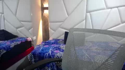 Violet online show from April 18, 7:58 pm