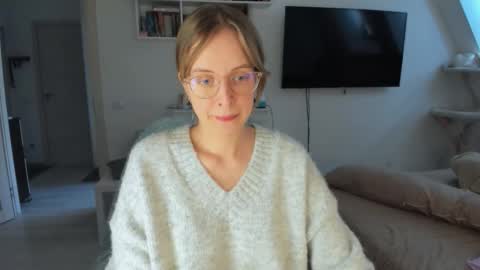 Violet online show from October 7, 12:23 pm