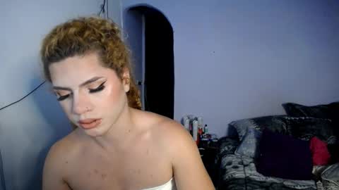 violet_hyuga online show from September 9, 4:01 am