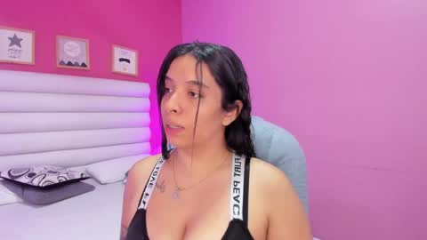 violet_sinclair online show from May 5, 11:38 am