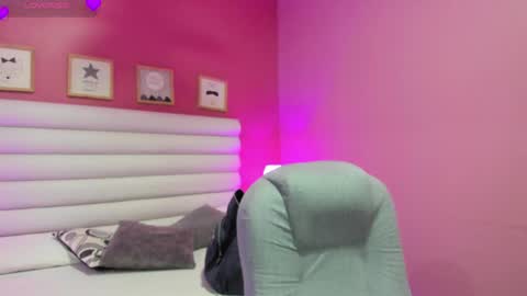 violet_sinclair online show from May 4, 11:28 am