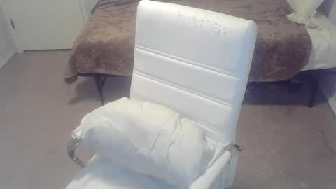 violet_winter97 online show from January 8, 1:21 am