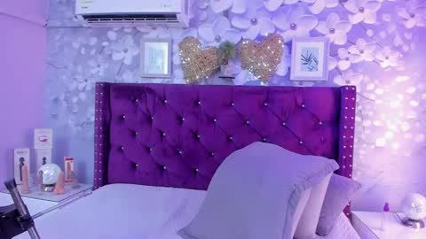 Snapshot of violeta_medina chatting on March 8, 9:17 am violeta_medina online show from March 8, 9:17 am