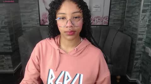 violeth_b online show from October 6, 12:45 pm