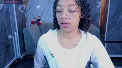 violeth_b online show from May 27, 12:57 pm