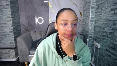 violeth_b online show from October 13, 12:40 pm