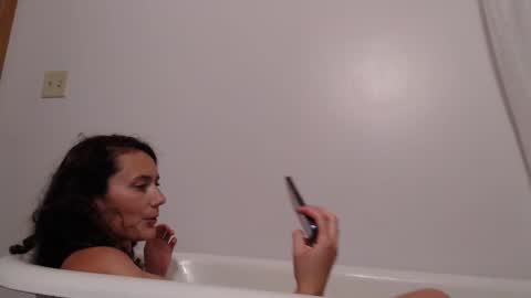 Violet Hooper online show from January 8, 3:23 am