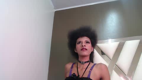 V I O L E T T E  online show from May 31, 4:50 pm