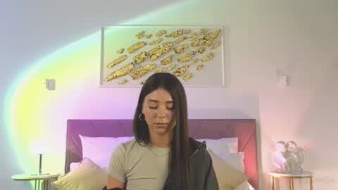 violetta_finch online show from October 18, 10:30 am