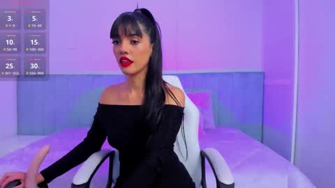 Snapshot of violetta_skinny chatting on October 23, 10:28 am violetta online show from October 23, 10:28 am