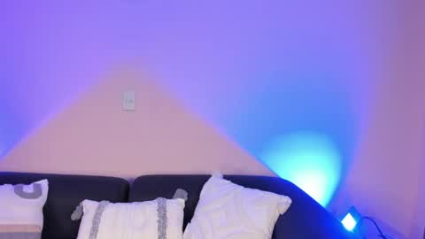 violetta independent model online show from March 21, 6:52 am