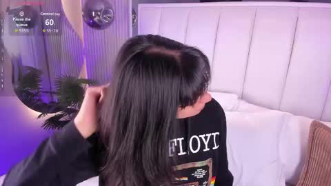 violettacolinss online show from May 5, 11:49 am