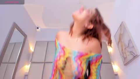 Snapshot of violettaevans_ chatting on February 17, 9:43 pm Violetta online show from February 17, 9:43 pm
