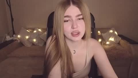 ViolettaOtis online show from January 14, 2:36 pm