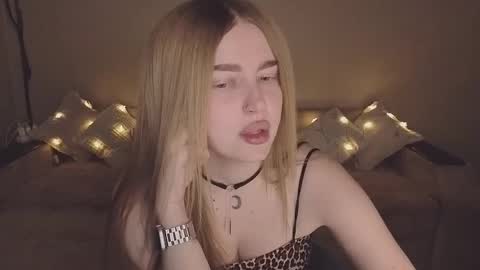 ViolettaOtis online show from November 20, 1:42 pm