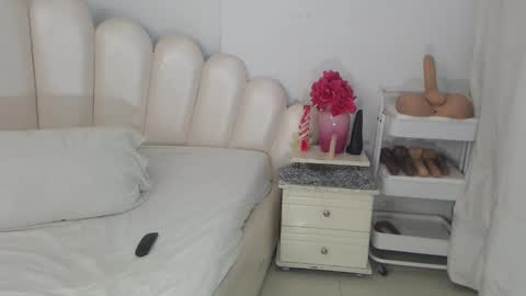 violetxia_ online show from February 24, 2:58 am