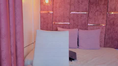 viollettebylyly online show from January 19, 3:33 pm