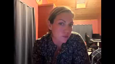 Snapshot of vivianluxe chatting on October 18, 5:33 am VivianLuxe online show from October 18, 5:33 am